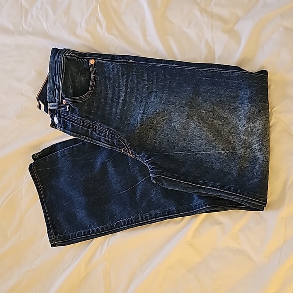 Levis Premium Ribcage Straight Size W24 x L29 Like New No Stretch